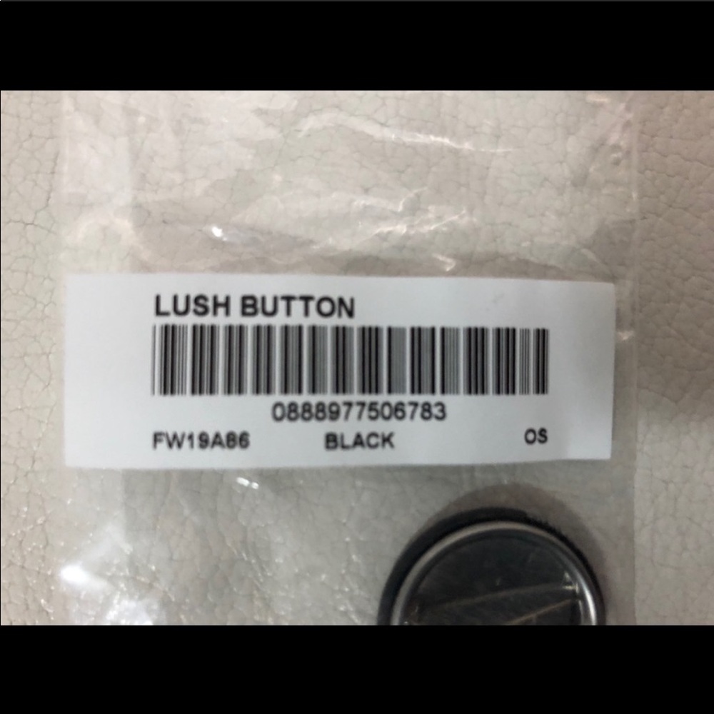 Supreme®️ Lush Button - Picture 2 of 5